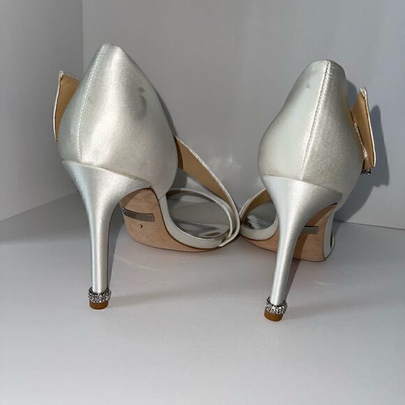 BADGLEY MISCHKA ivory satin heels rhinestones size 7 - Picture 5 of 15